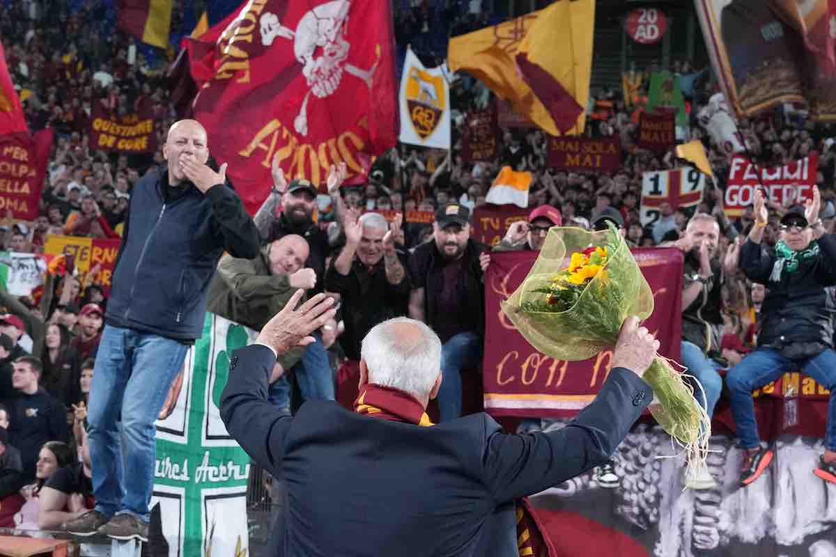 Ranieri saluta la sua gente