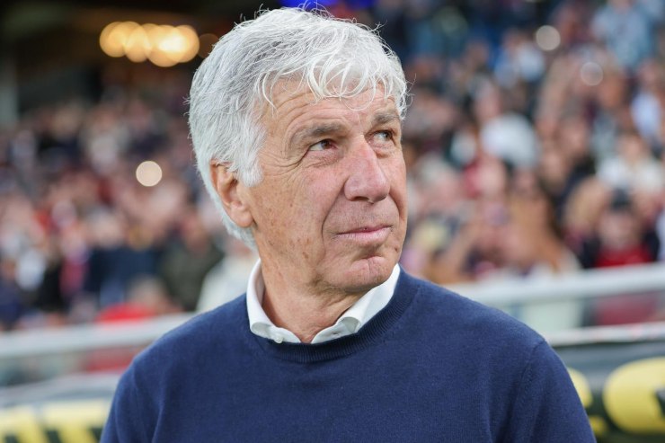 Gian Piero Gasperini serio in panchina