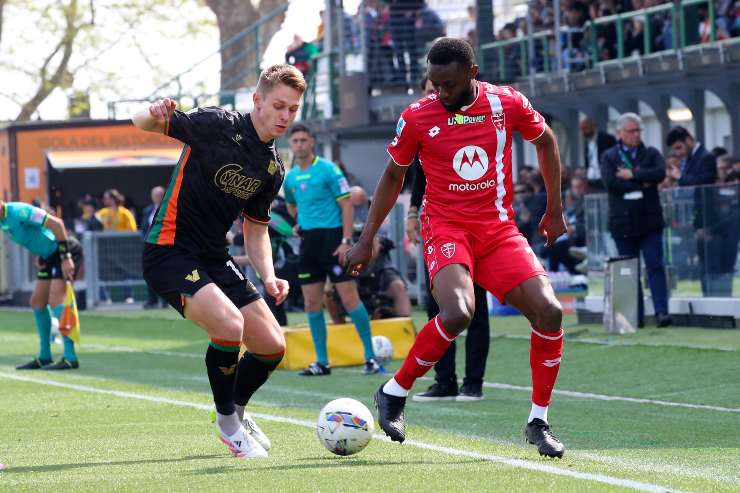 Nicolussi Caviglia in azione