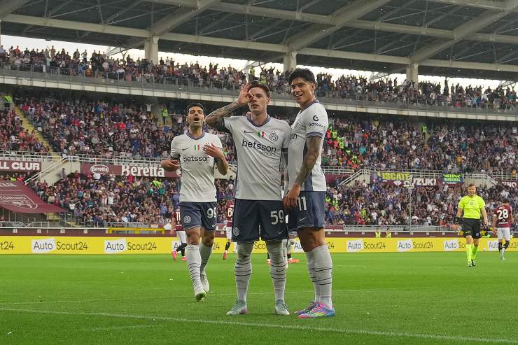 Torino-Inter: Zalewski e Correa esultano dopo il gol del polacco