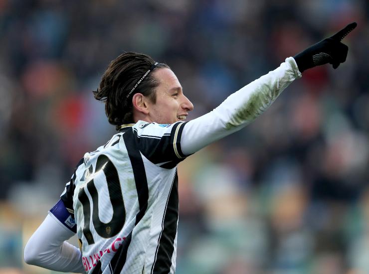 Thauvin esulta dopo un gol