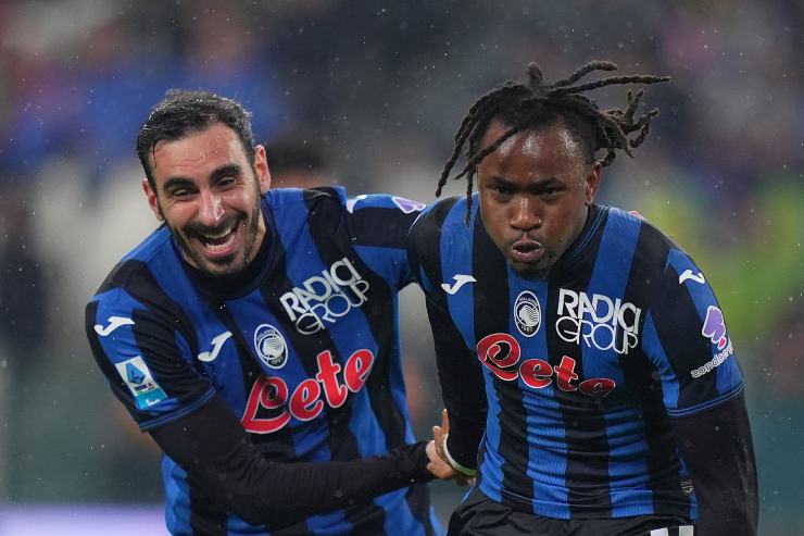 Lookman esulta dopo un gol con l'Atalanta