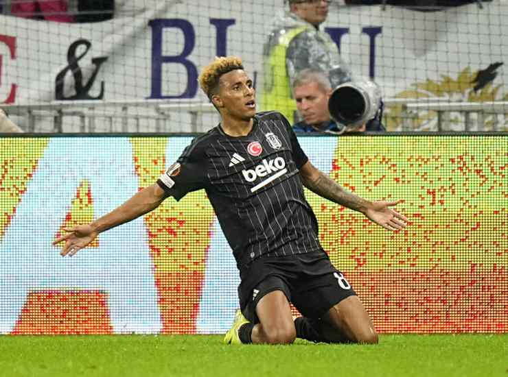 Fernandes esulta dopo una rete