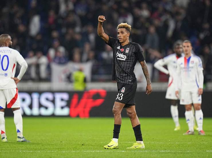 Fernandes esulta dopo una rete