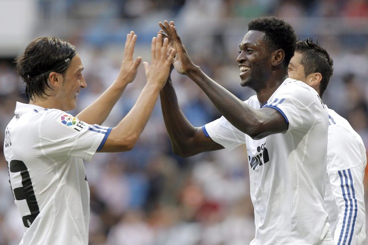 Adebayor esulta ai tempi del Real Madrid