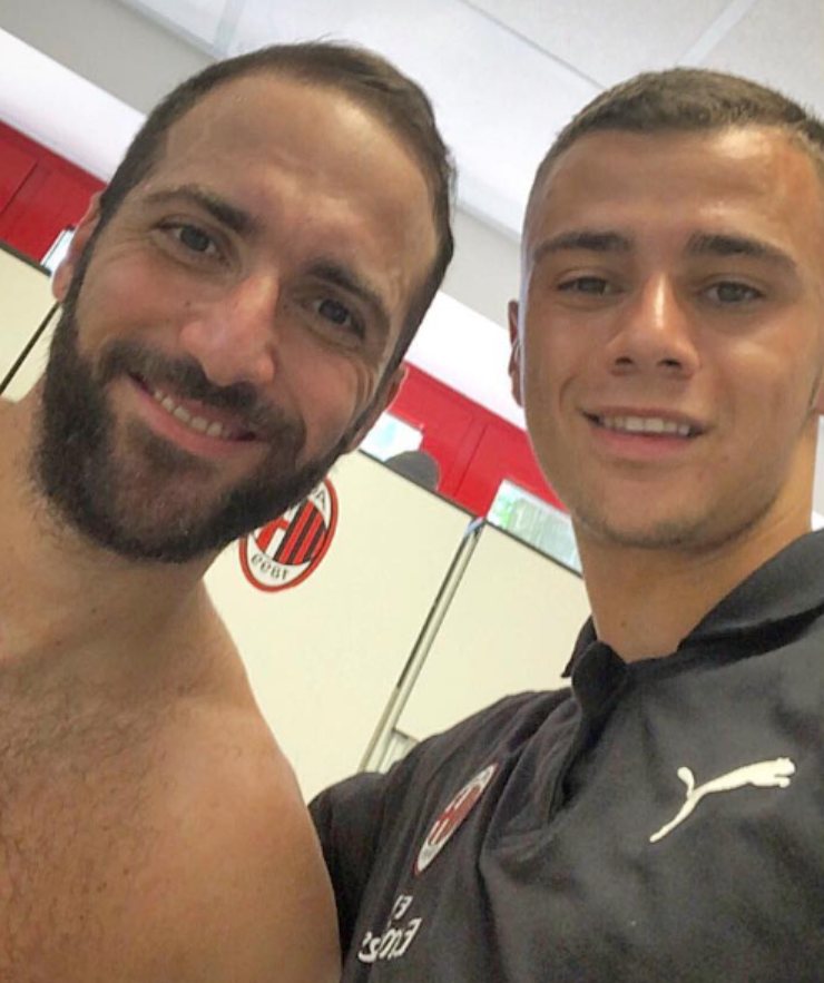 Alexandro Cavagnera in un selfie con Gonzalo Higuain