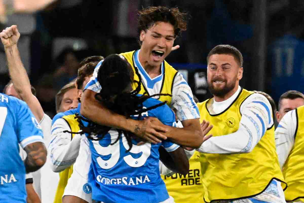 Anguissa esulta al gol contro il Cagliari