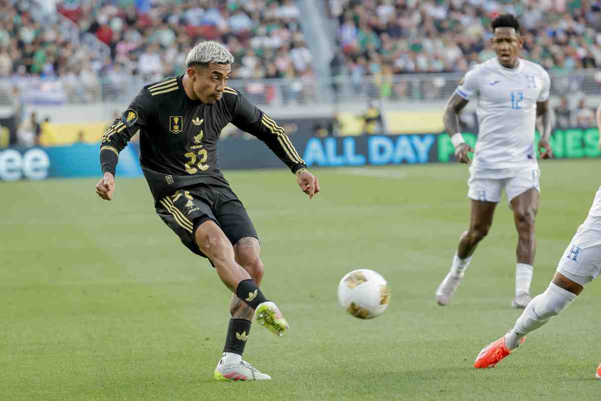 Araujo con la maglia del Messico