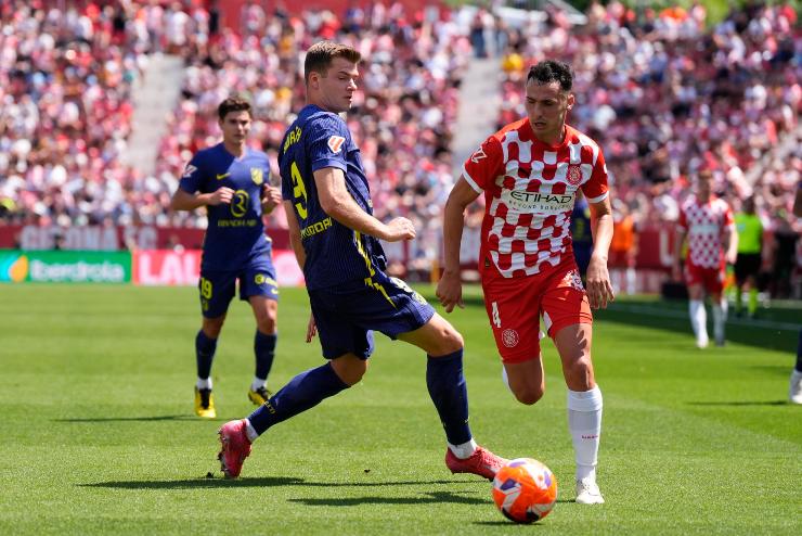 Arnau Martinez in azione con la maglia del Girona