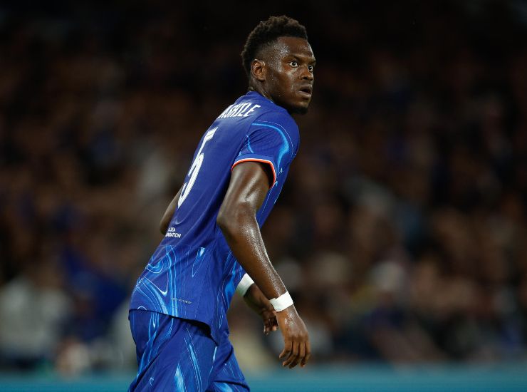 Badiashile durante una partita