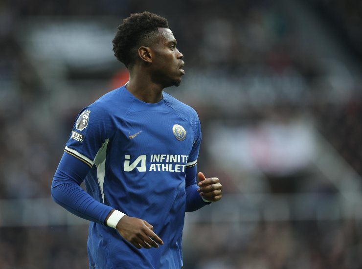 Badiashile durante una partita