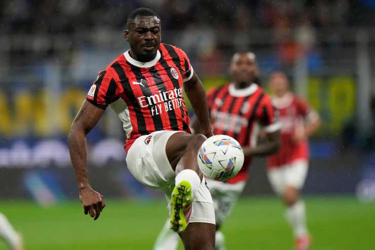 Fofana aggancia un pallone vagante