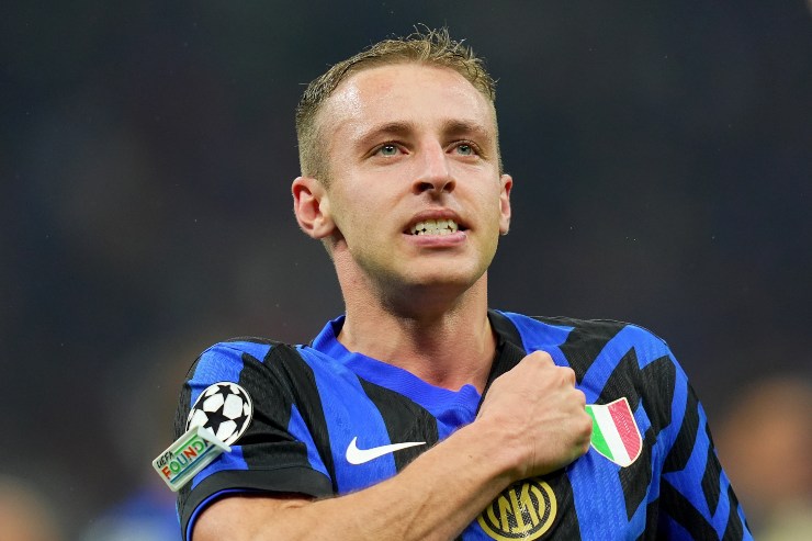 Davide Frattesi esulta davanti ai suoi tifosi