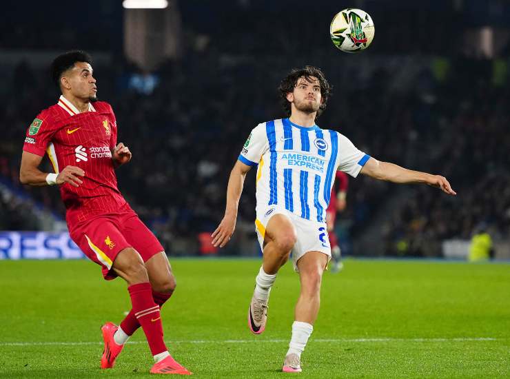 Kadioglu con la maglia del Brighton