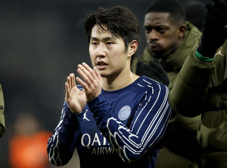 Lee applaude il pubblico