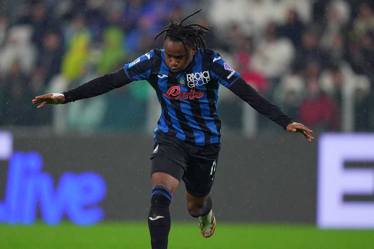 Ademola Lookman esulta dopo il gol