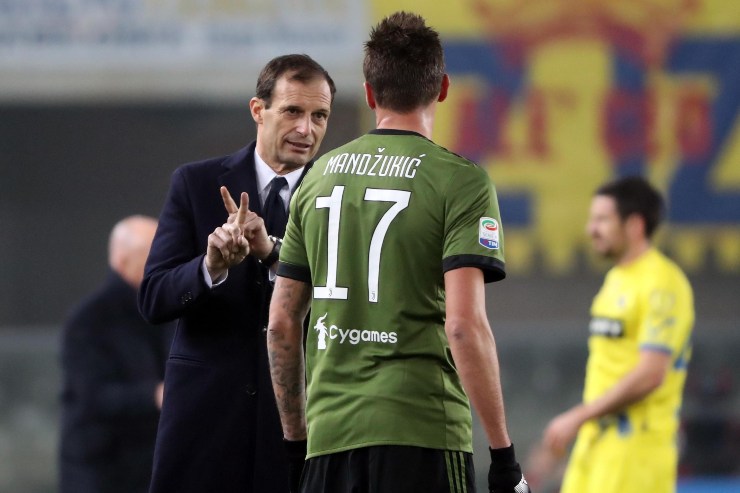 Max Allegri e Manduzkic parlano in campo negli anni condivisi alla Juventus 