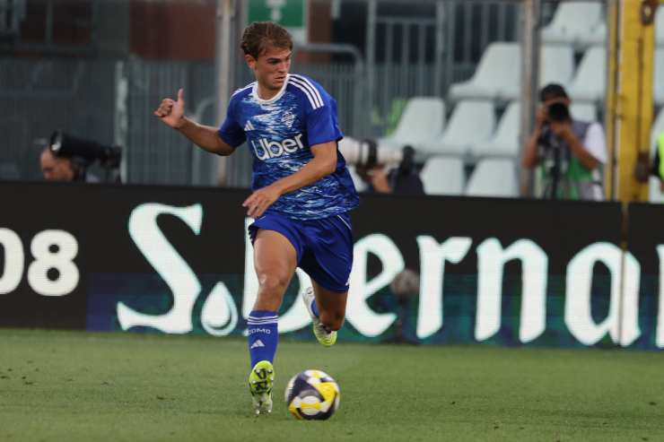 Nico Paz durante un'azione offensiva