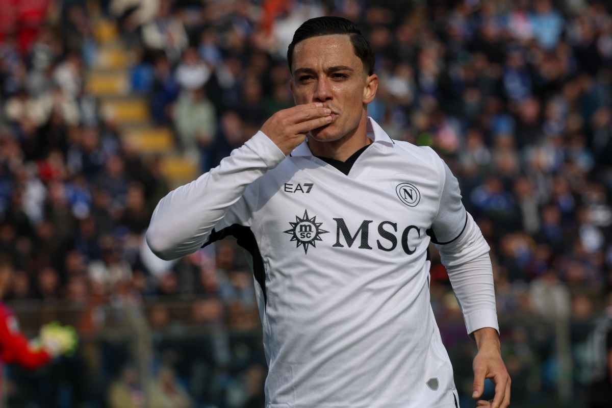 Raspadori esulta dopo una rete