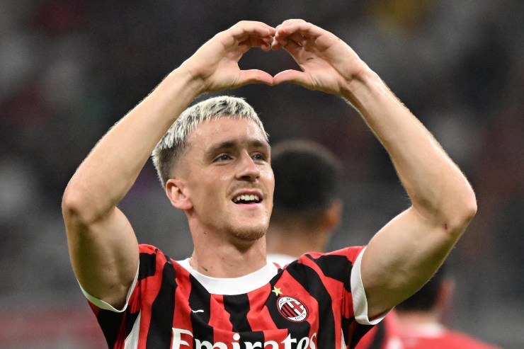 Saelemaekers esulta con le mani a cuore