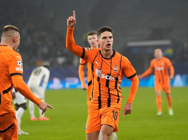 Sudakov esulta dopo una rete