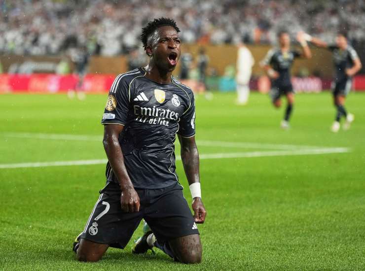 Vinicius esulta dopo la rete