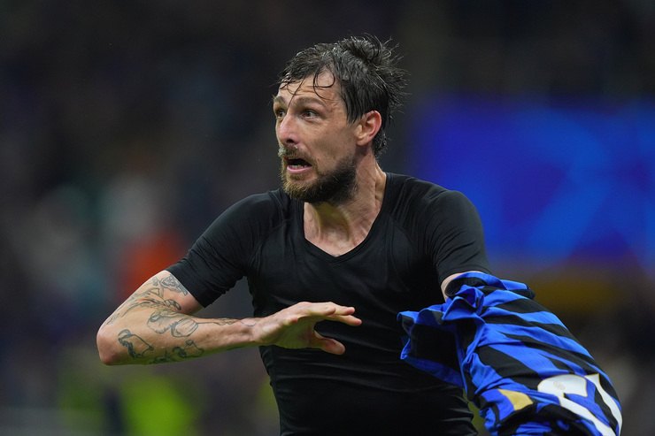 Acerbi dopo il gol al Barcellona