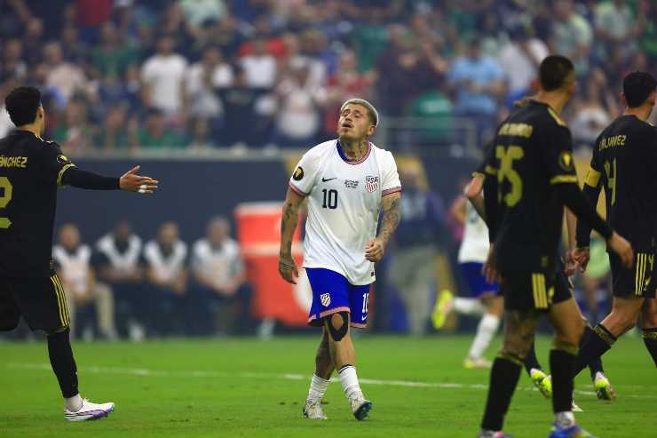 Diego Luna in azione