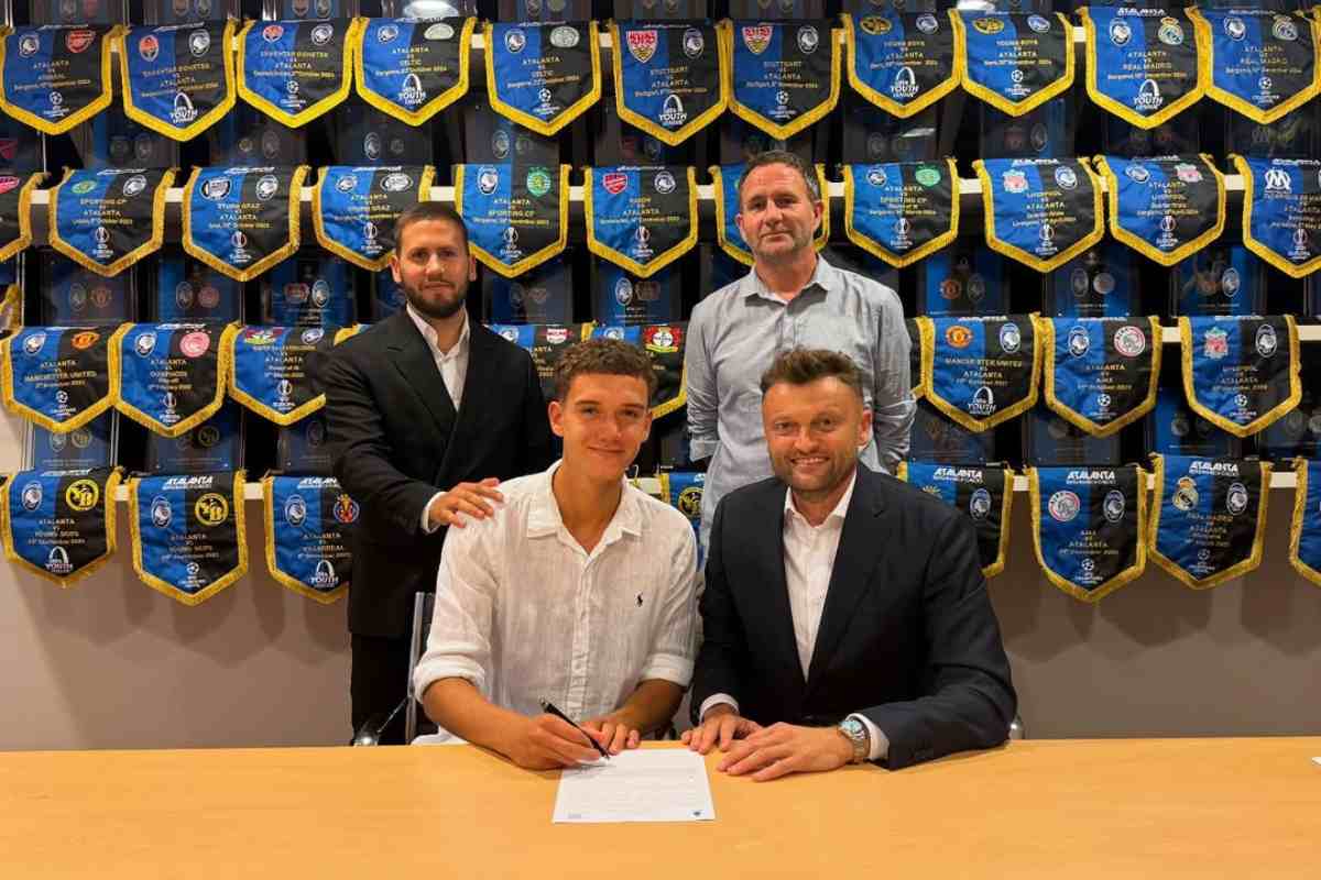 Levak dopo la firma con l'Atalanta