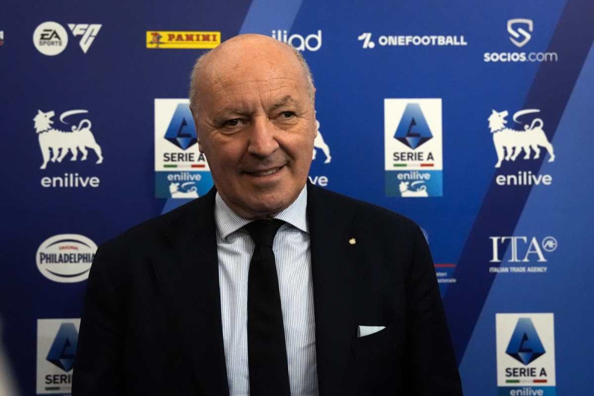beppe marotta sorride