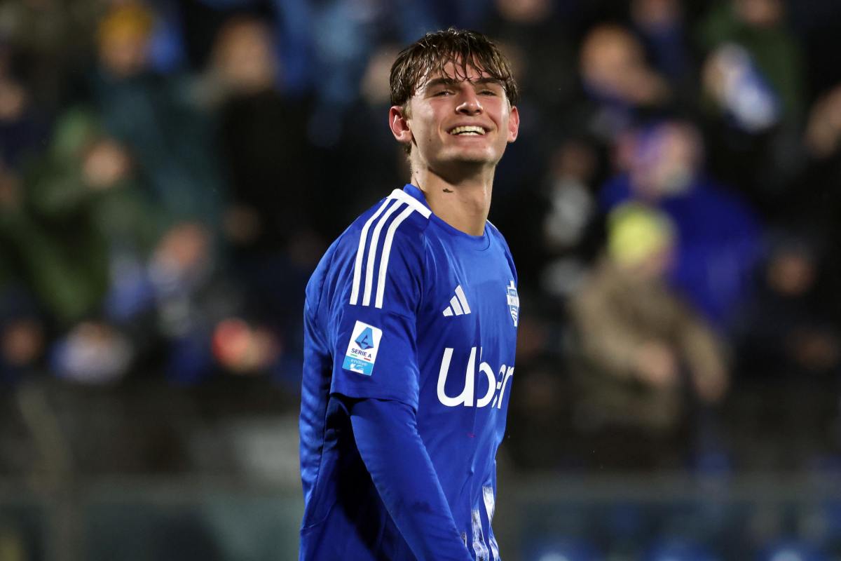 Nico Paz durante una partita del Como