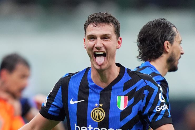 Pavard esulta dopo una vittoria con l'Inter