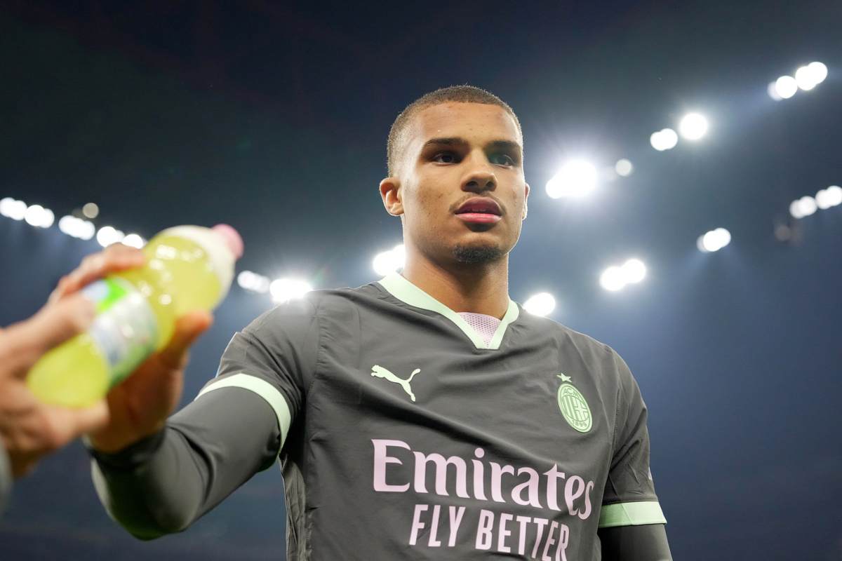 Thiaw durante una partita del Milan