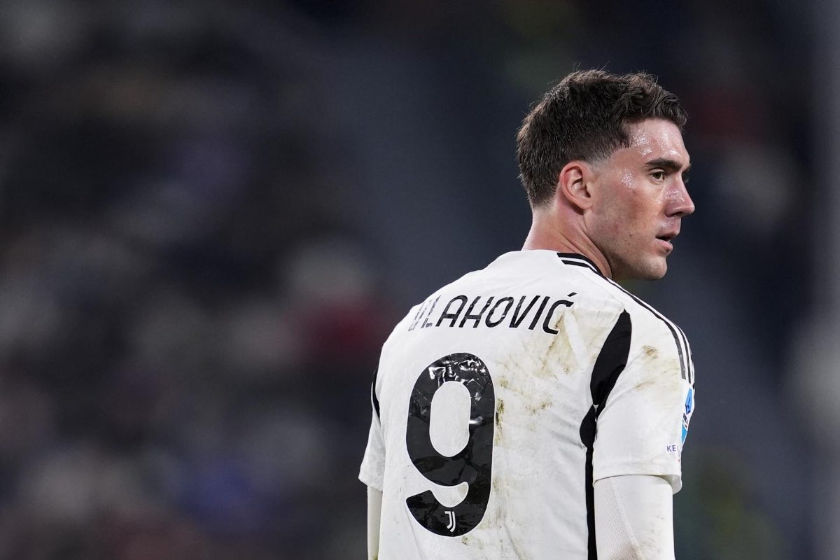 Vlahovic durante una partita della Juve
