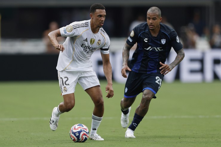 Trent Alexander-Arnold in azione con la maglia del Real Madrid