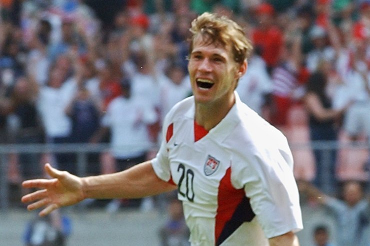 Brian McBride esulta dopo un gol 