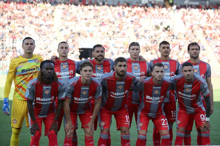 La foto di gruppo della Cremonese pre partita 