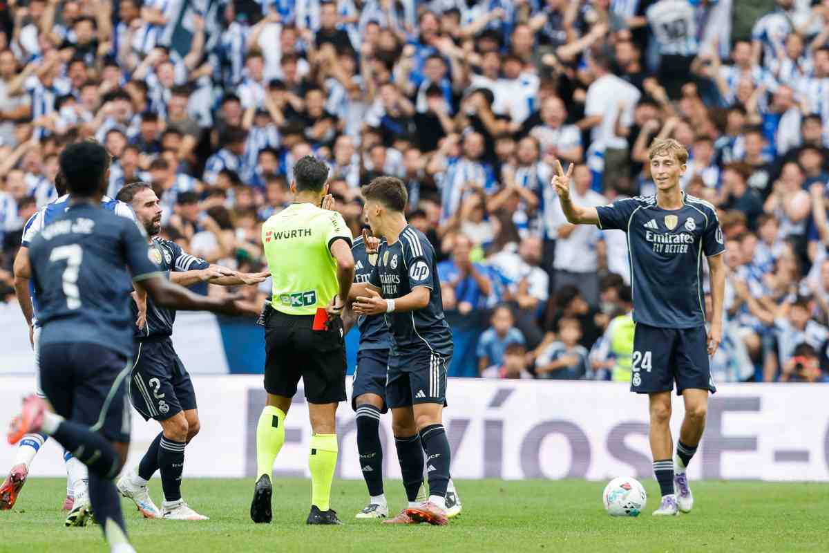 L'espulsione di Huijsen in Real Sociedad-Real Madrid