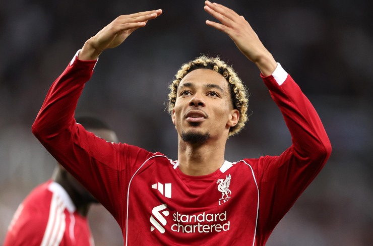 Hugo Ekitiké esulta dopo un gol con il Liverpool