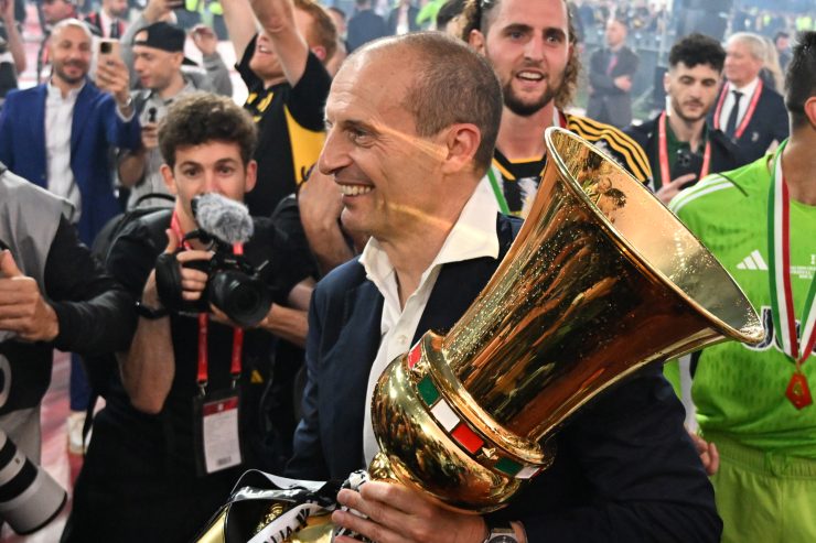 Massimiliano Allegri alza la Coppa Italia 