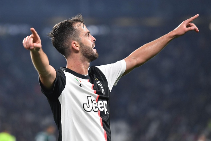 Miralem Pjanic esulta 