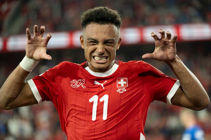 Ndoye esulta dopo un gol 