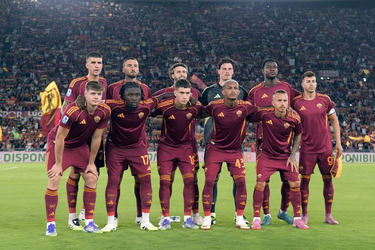 La foto di gruppo della Roma pre partita 