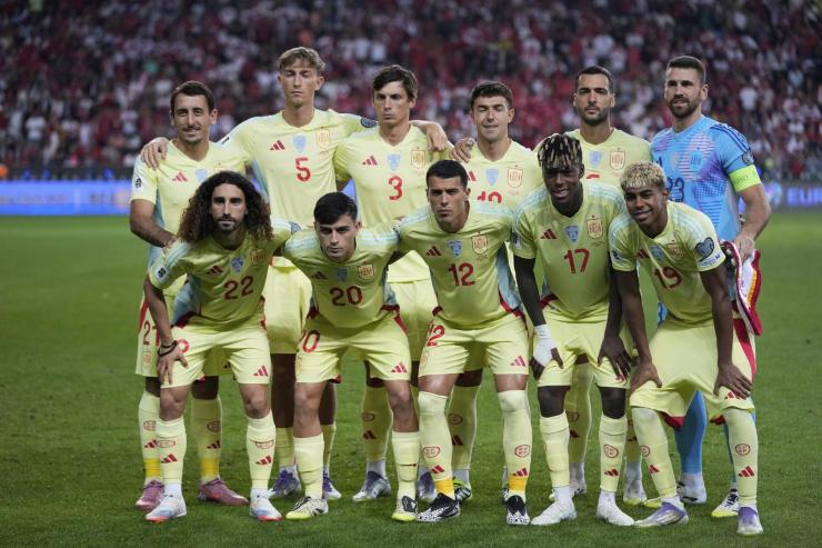 Foto di rito della Spagna pre partita 