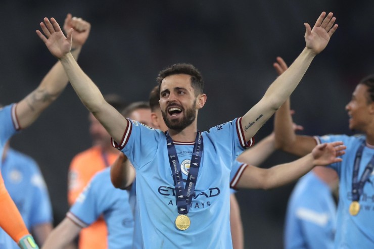 Bernardo Silva festeggia la vittoria della Champions nel 2023