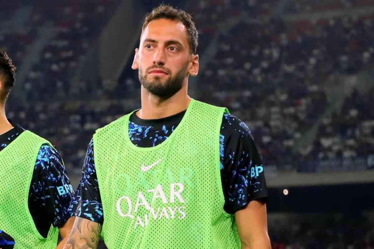 Calhanoglu prima di una partita dell'Inter