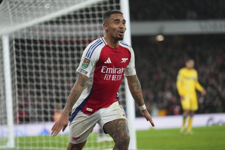 Gabriel Jesus esulta dopo un gol con l'Arsenal