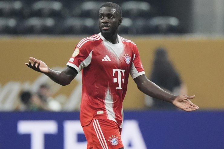 Upamecano in azione con la maglia del Bayern