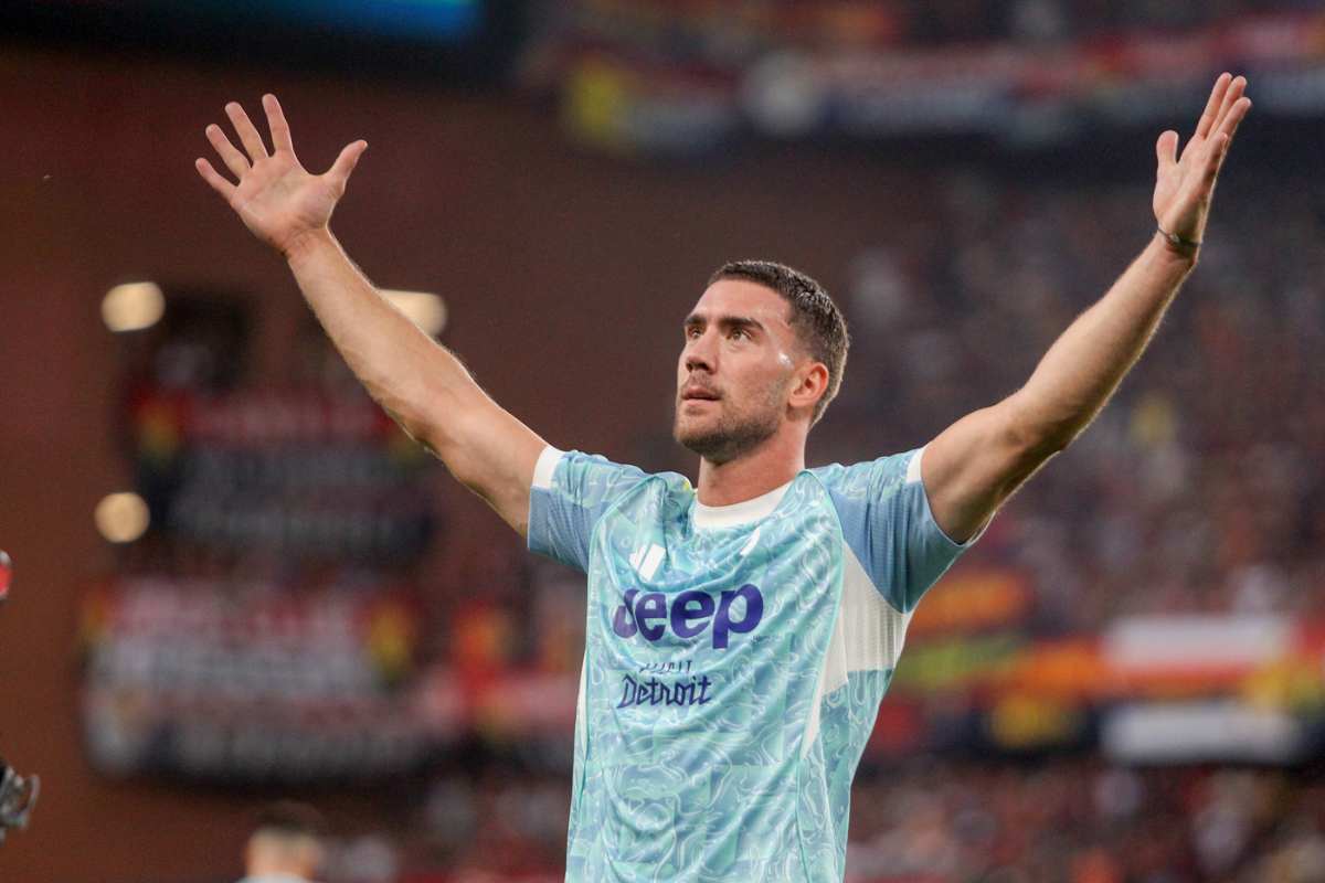 Vlahovic esulta dopo il gol in Genoa-Juve