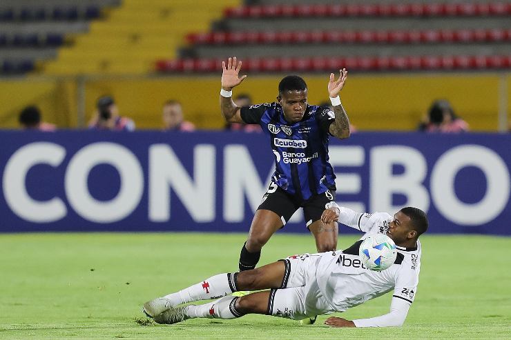 Rayan del Vasco da Gama entra in scivolata